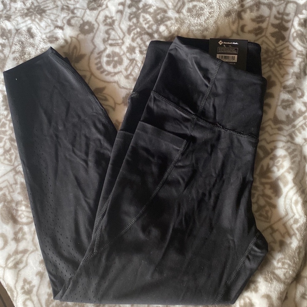 Everyday Perforated Legging Designed For Errands To Exercise Size L